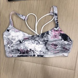 Lululemon free to be sports bra size 6